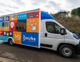 bus-numerique-a-la-bibliotheque